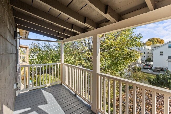 Building Photo - 40 Waverly St