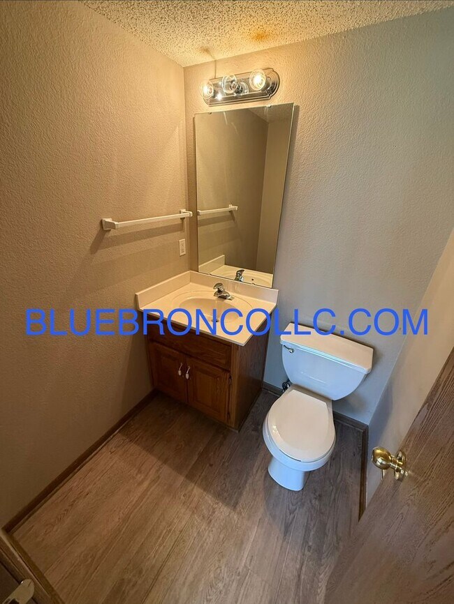Foto del edificio - Lovely 2 bedroom townhome in Peculiar