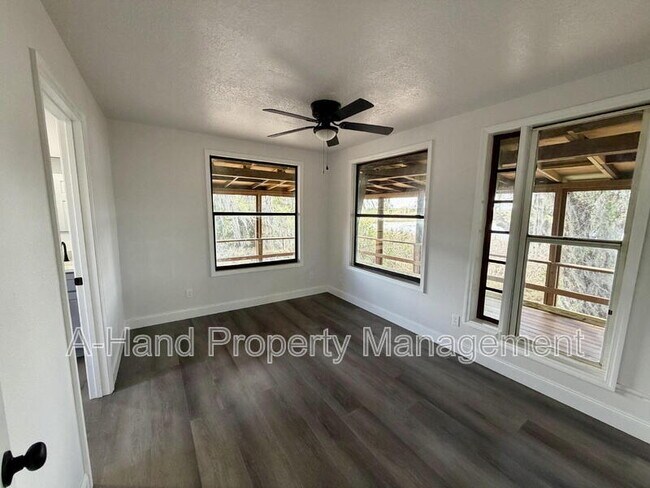 Foto del edificio - 15945 Villa City Rd