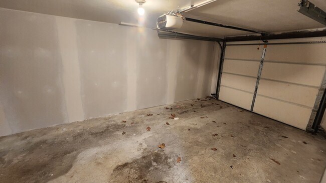 Building Photo - 2630 N 70th St