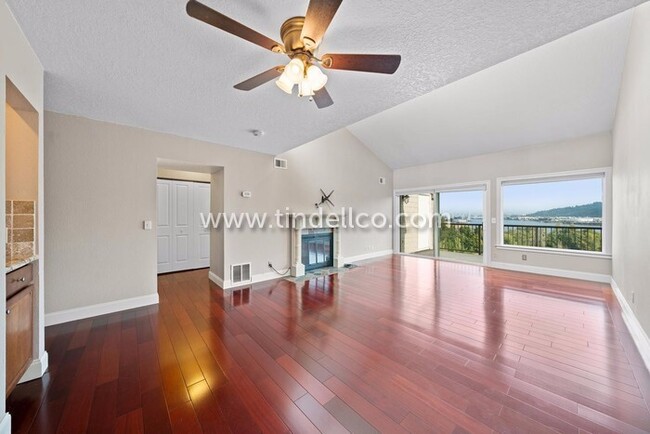Building Photo - Upgraded St. Johns Home With Stunning Views!!
