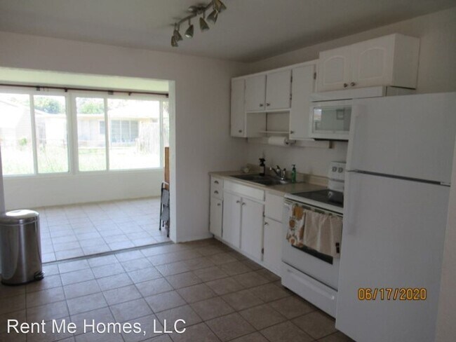 Building Photo - 2 br, 1 bath House - 33 Seaside Drive