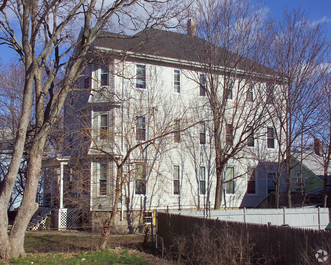 Building Photo - 672 2nd St