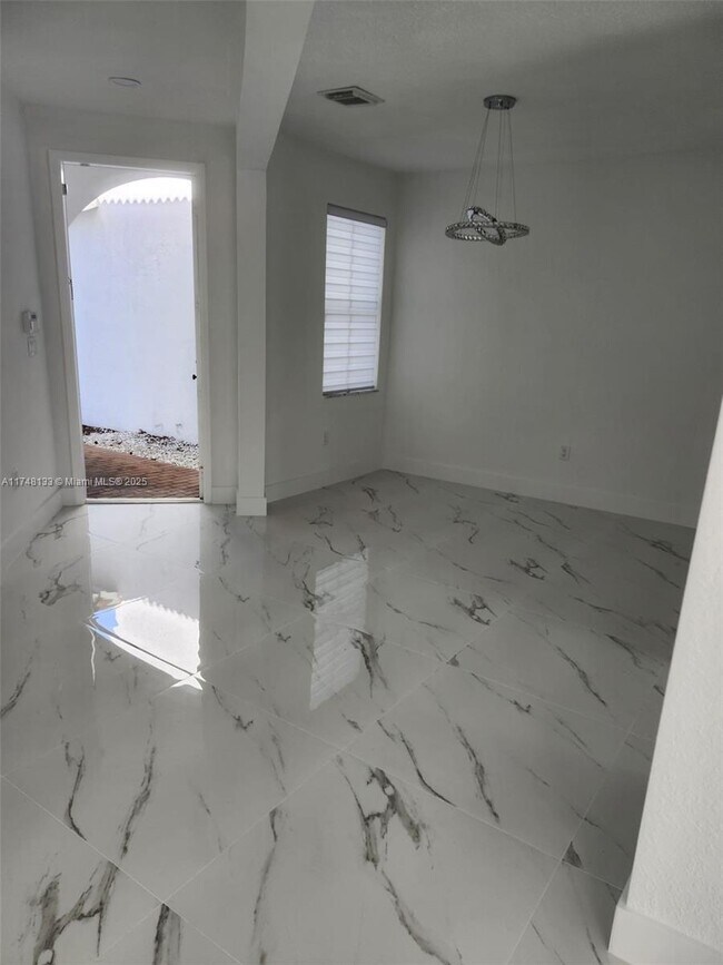 Foto del edificio - 8465 NW 108th Path