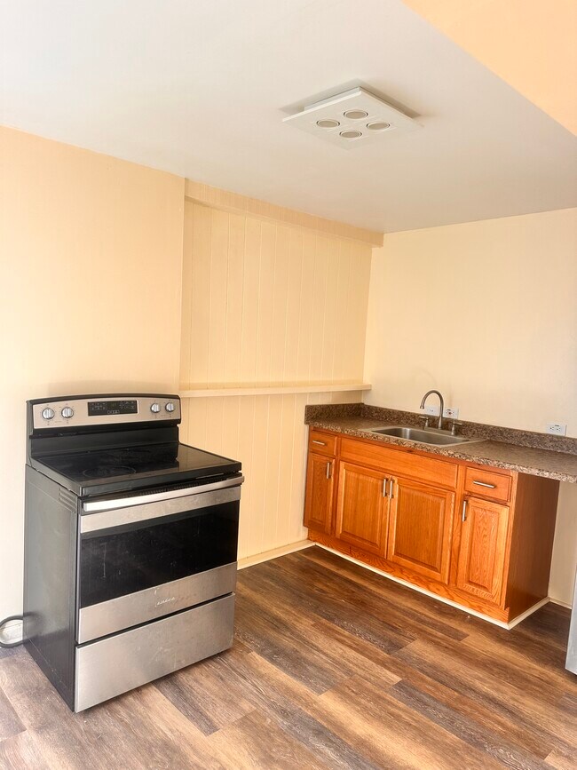 Kitchen - 1910 Naio St