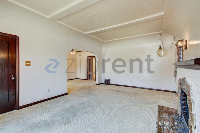 Building Photo - Unit
