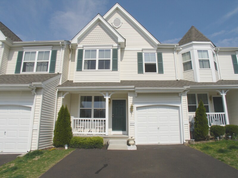Primary Photo - 227 Hamilton St