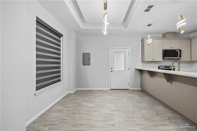 Building Photo - 4701 Mulberry Ave