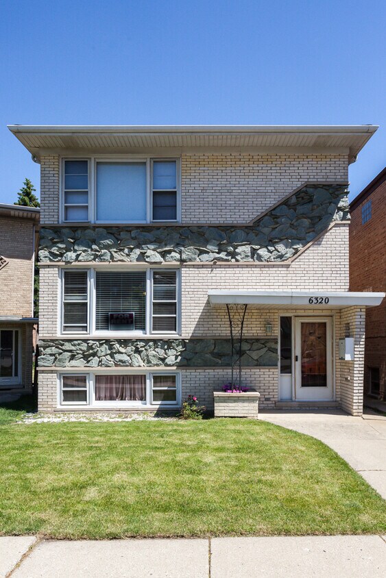 Foto principal - 6320 W Highland Ave