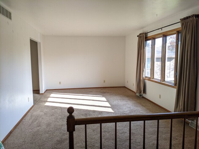 Upper livingroom - 1910 Tamarack St