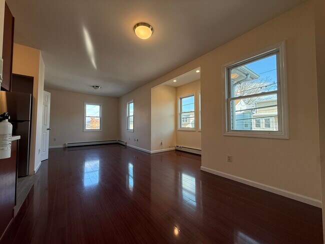 Foto del edificio - 214 Hamilton Ave