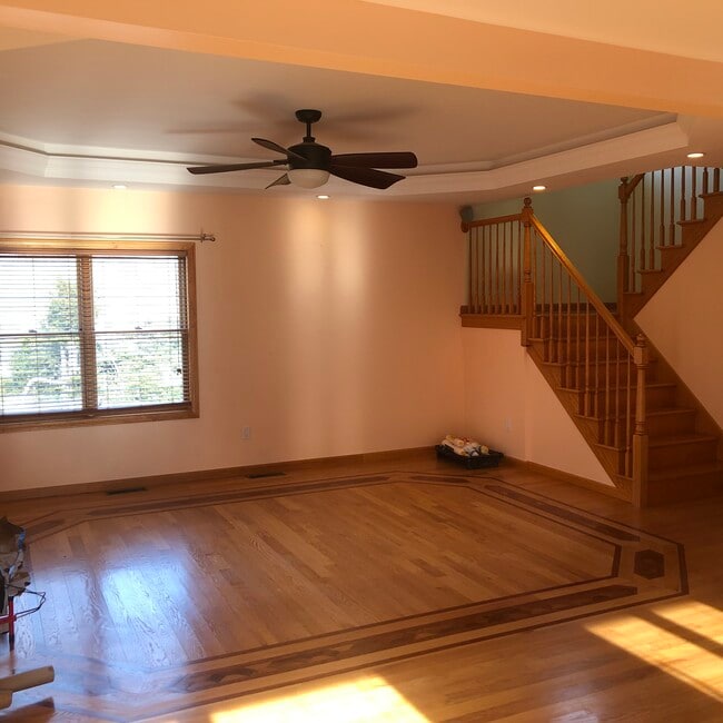 Building Photo - 143 Alden St