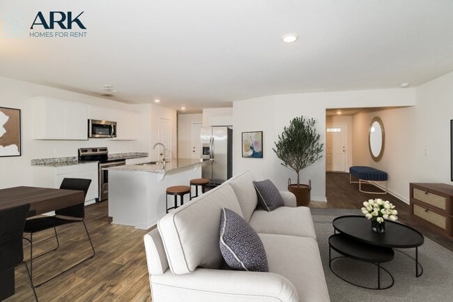 Foto del edificio - 215 Merry Oak Ln