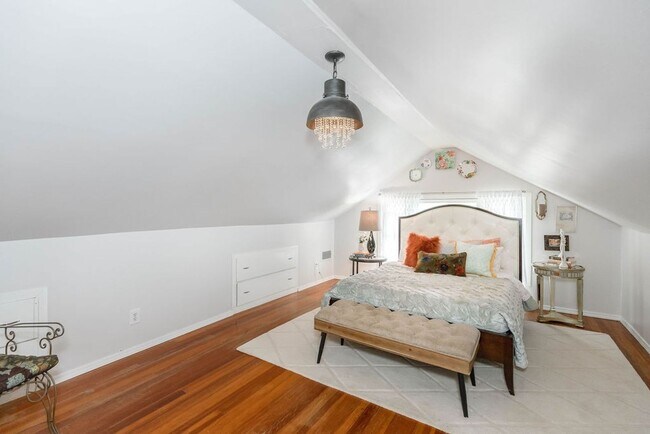 Foto del edificio - Fantastic West Plaza Bungalow