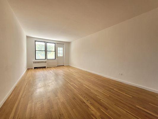 Foto principal - 2 bedroom in Bronx NY 10463