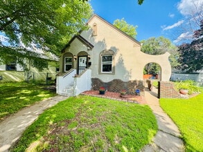 Building Photo - 4850 N Bryant Ave