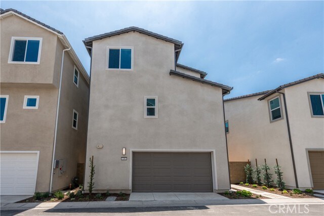 Building Photo - 136 Seep