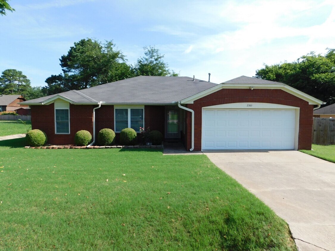 Primary Photo - 3 Bedroom 2 Bathroom House