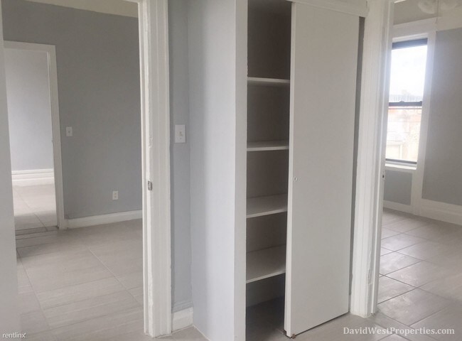 Foto del edificio - 2126 Dorchester Rd