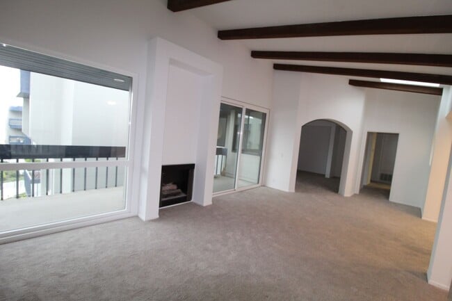 Building Photo - Coastal Ventura living – Gorgeous Ocean Views near Surfers Point