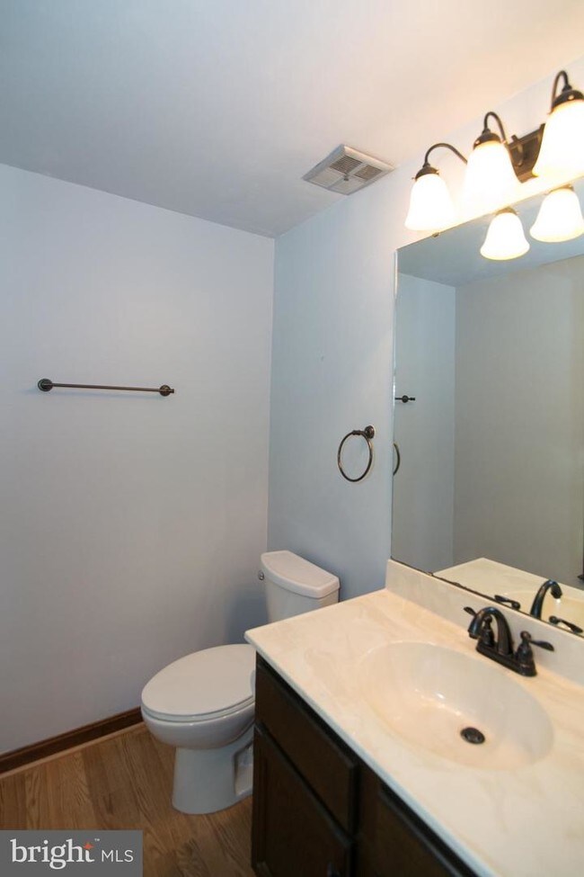 Building Photo - 232 Vine Pl