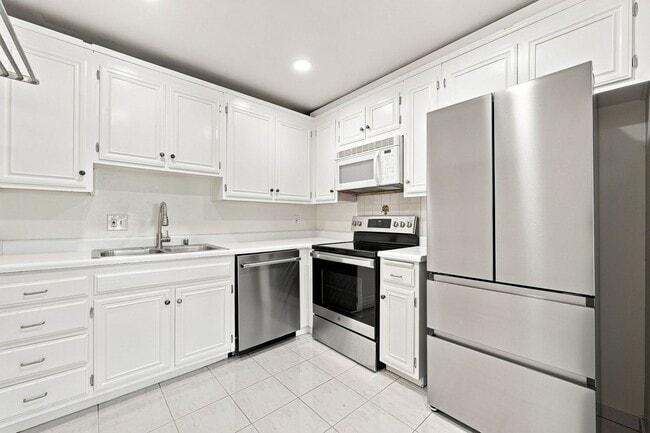 Building Photo - 300 Cagney Ln