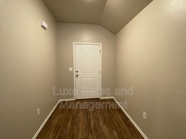 Foto del edificio - 5220 Oakwood Villa Ct