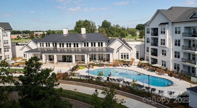 Foto del edificio - 4101 Glenloch Cir