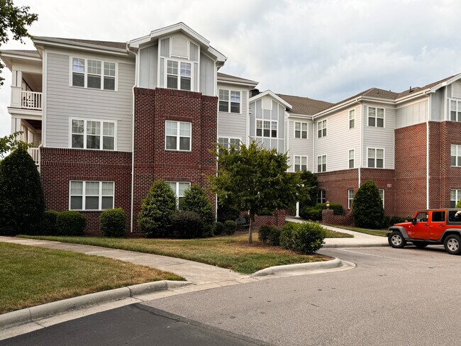 Building Photo - 720 Waterford Lake Dr