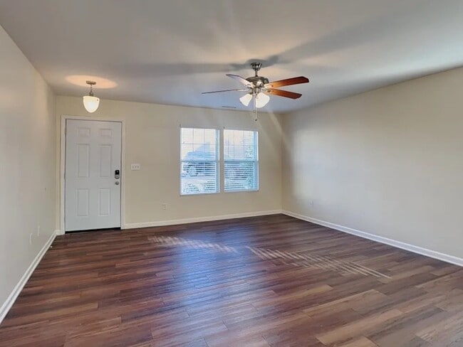 Foto del edificio - 235 Aershire Ct