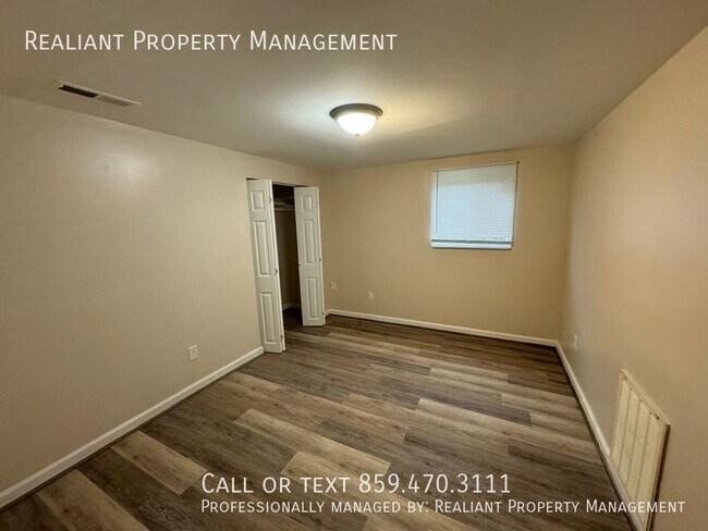 Foto del edificio - 209 Lakeshore Dr