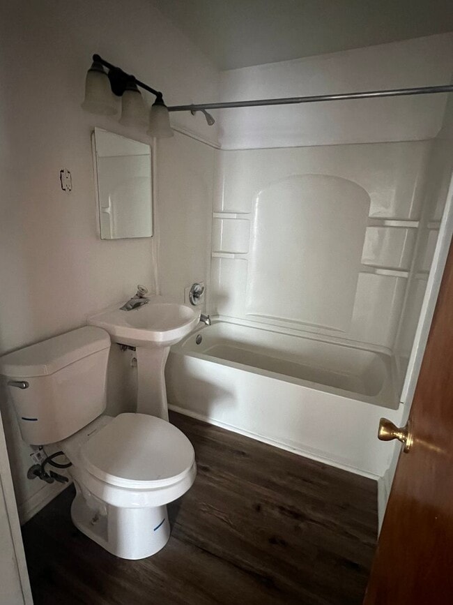 Building Photo - **COMING SOON** 3 bedrooms 1.5 bathrooms