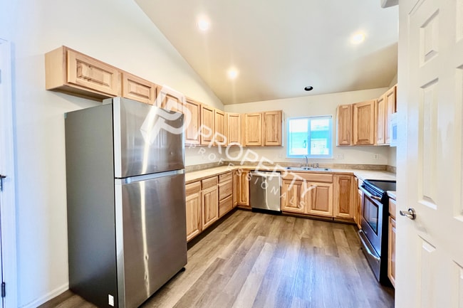 Building Photo - Single Family Home in Rifle For Rent