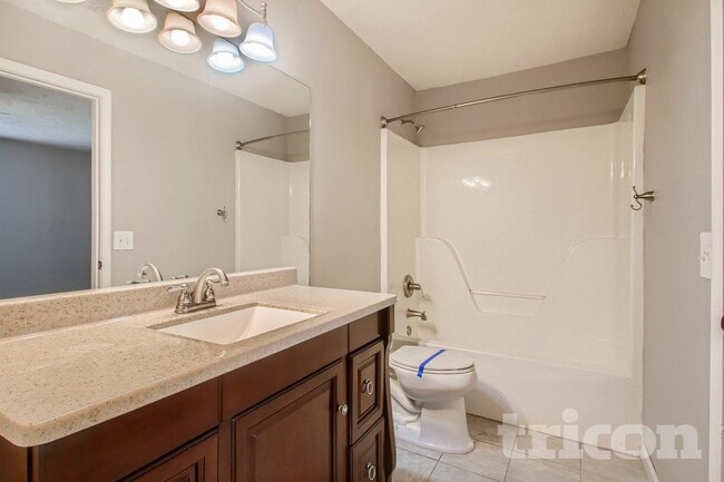 Building Photo - 128 Royal Garden Dr