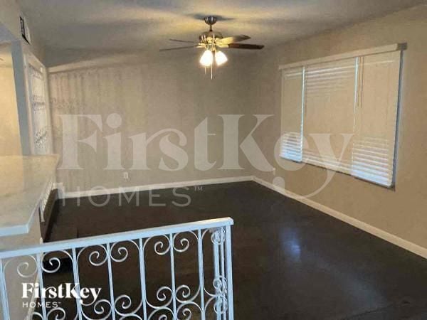 Building Photo - 4527 W Solano Dr S