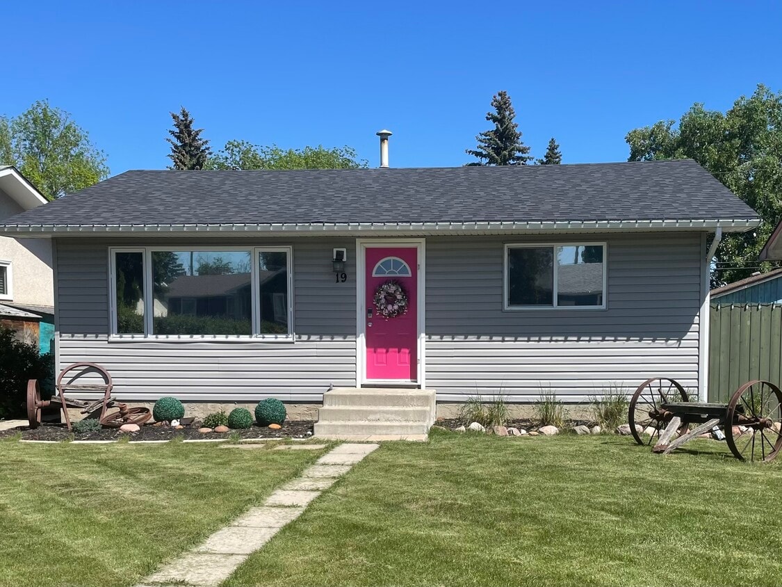 Primary Photo - 19 Linden St S