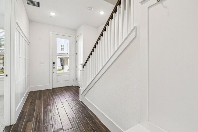 Building Photo - 1951 Risby Aly