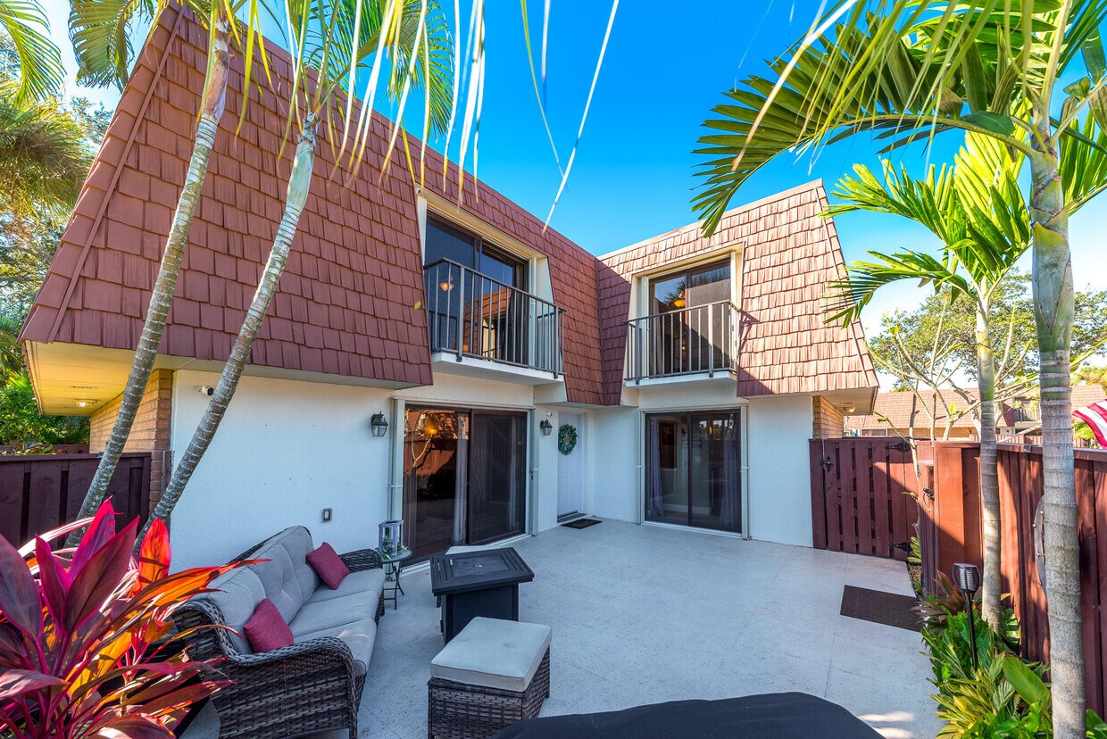 Primary Photo - 3050 SW Sunset Trace Cir