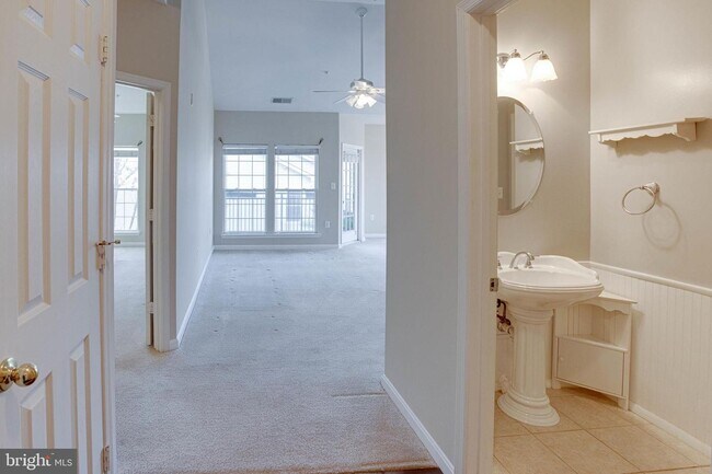 Building Photo - 4142 Fountainside Ln