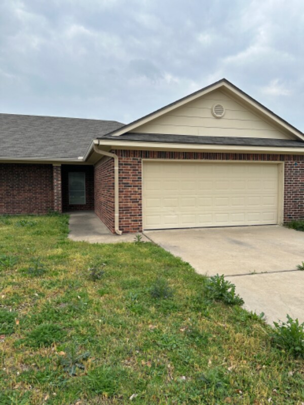 2944 Palomino Trail, Waco, TX 76706 Townhome Rentals in Waco TX