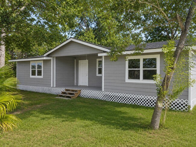 Building Photo - 227 Live Oak Ln