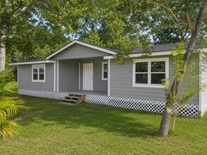Building Photo - 227 Live Oak Ln