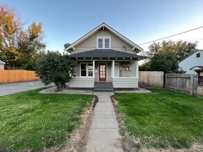 Building Photo - 310 SE 6th St