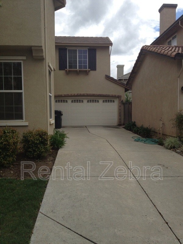 Building Photo - 2417 White Dr