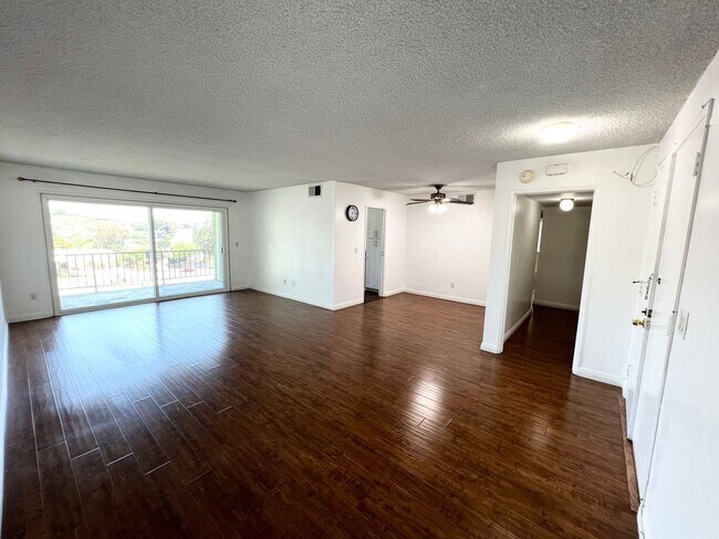 Building Photo - Spacious 2 bed 2 bath gated home in Monter...