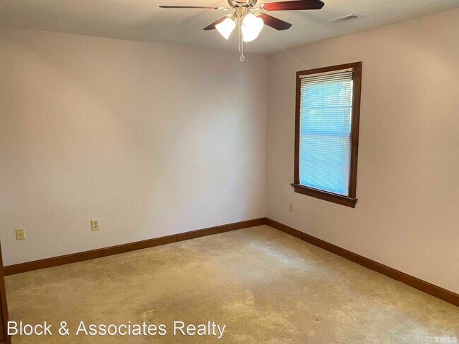 Building Photo - 3 br, 2.5 bath House - 5 Trump Court