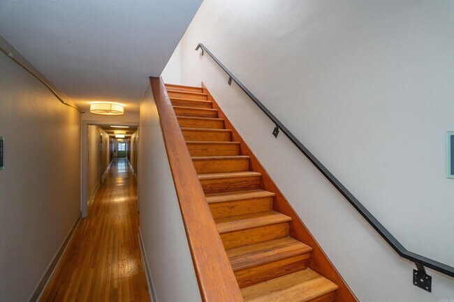 Foto del edificio - 315 E 6th St