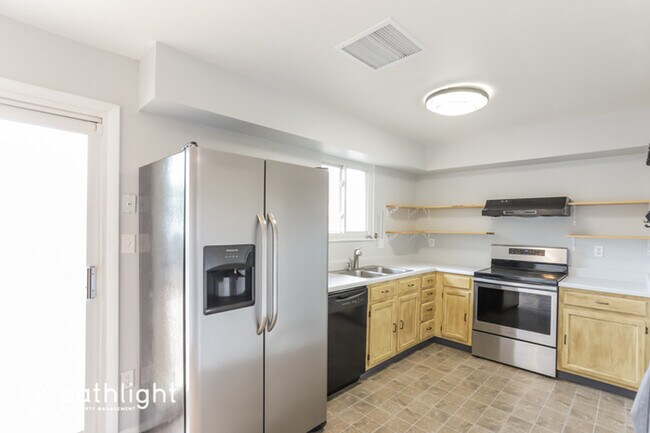 Building Photo - 6640 Brook Forest Drive, Colorado Springs,...