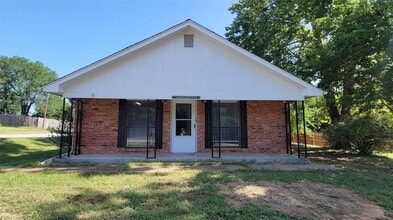 Building Photo - 306 W Hale Ave