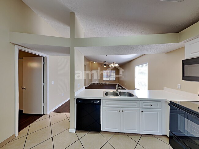 Foto del edificio - 7831 Chadwick Dr